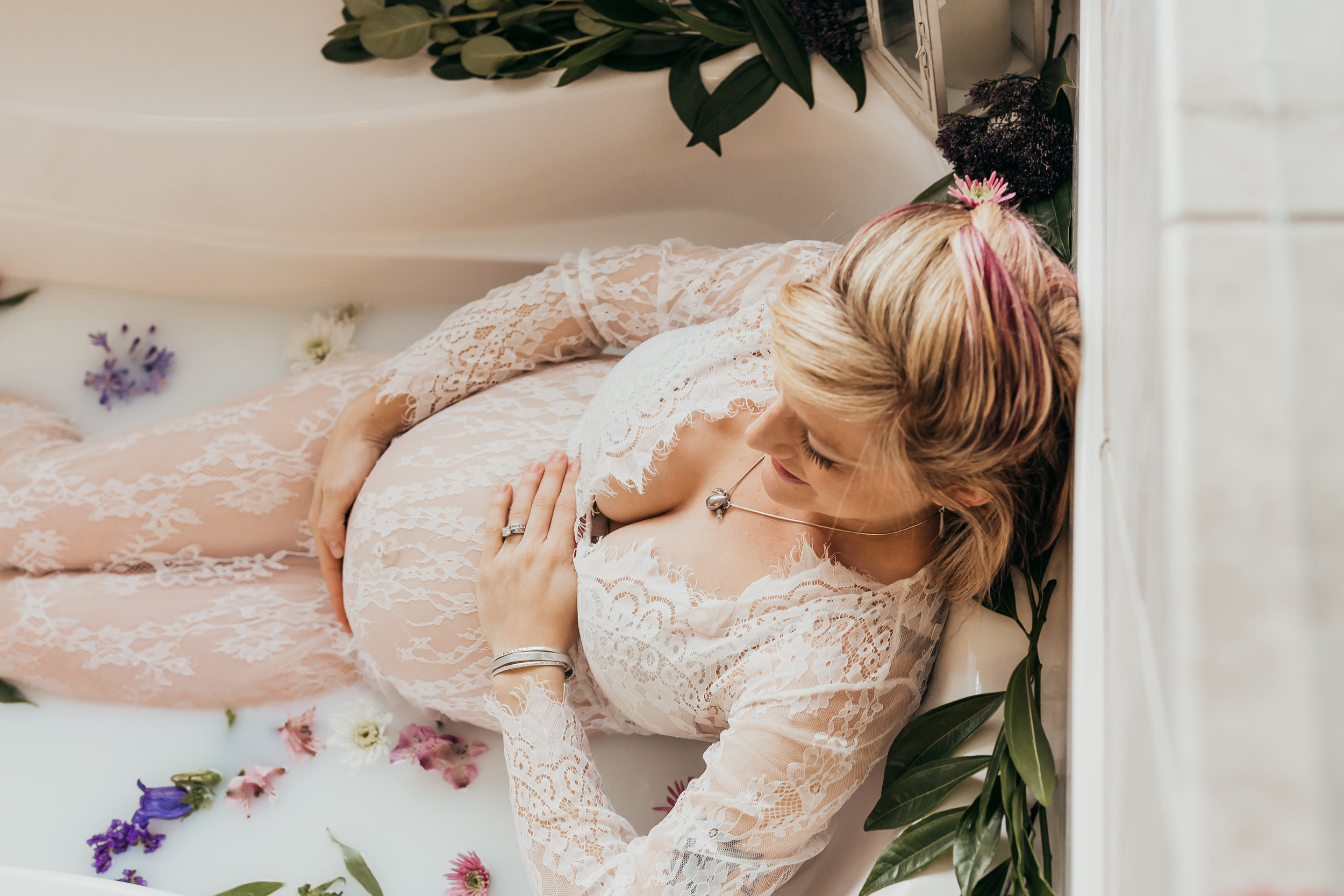 pregnant woman lace milk bath
