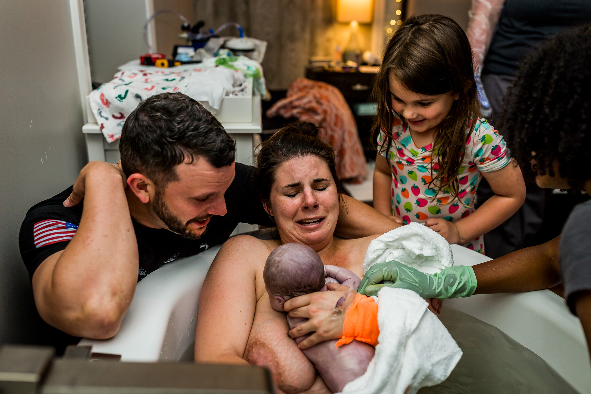 family meets newborn for first time at water birth