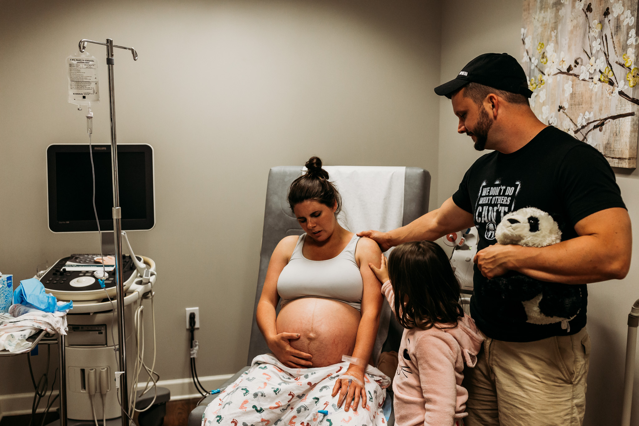 father daughter comforting laboring mom at birth center