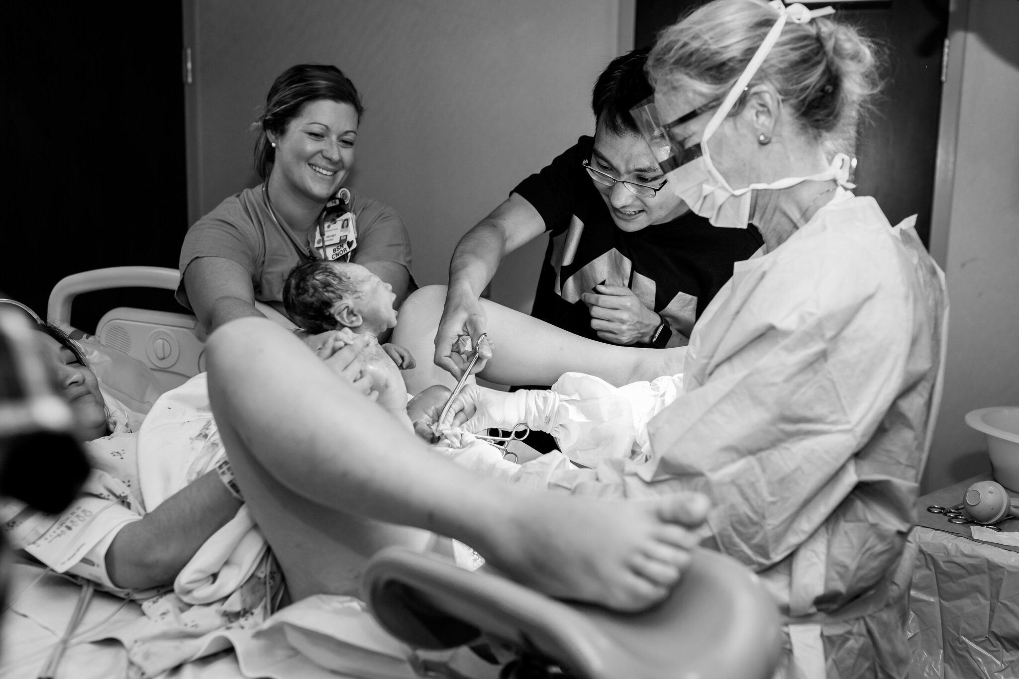 dad cutting umbilical cord during hospital birth