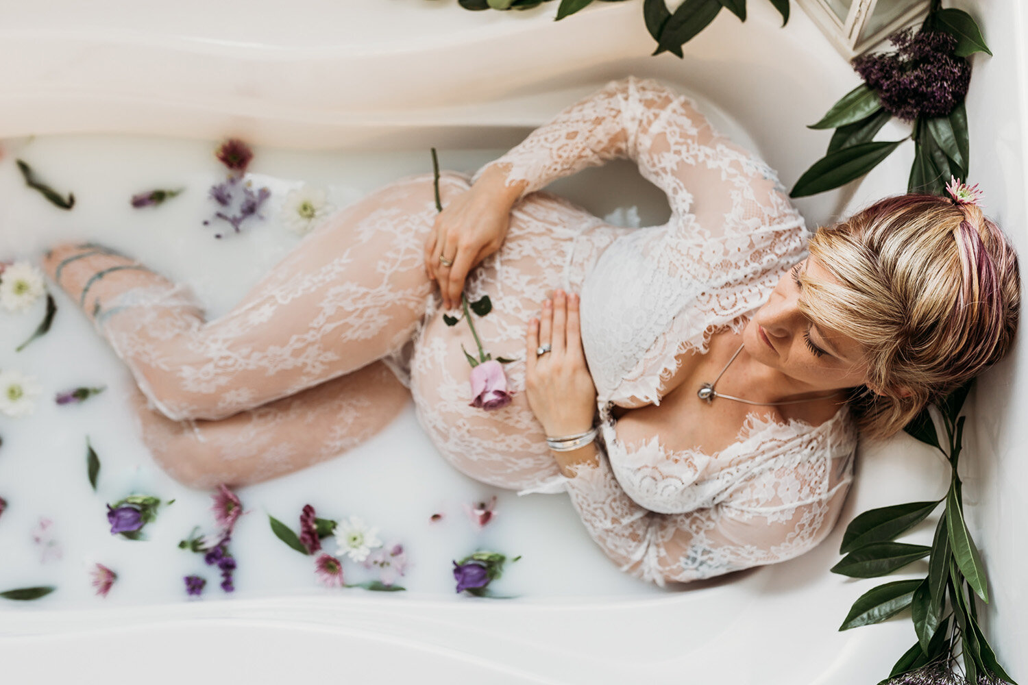 lace pregnancy photos milk bath